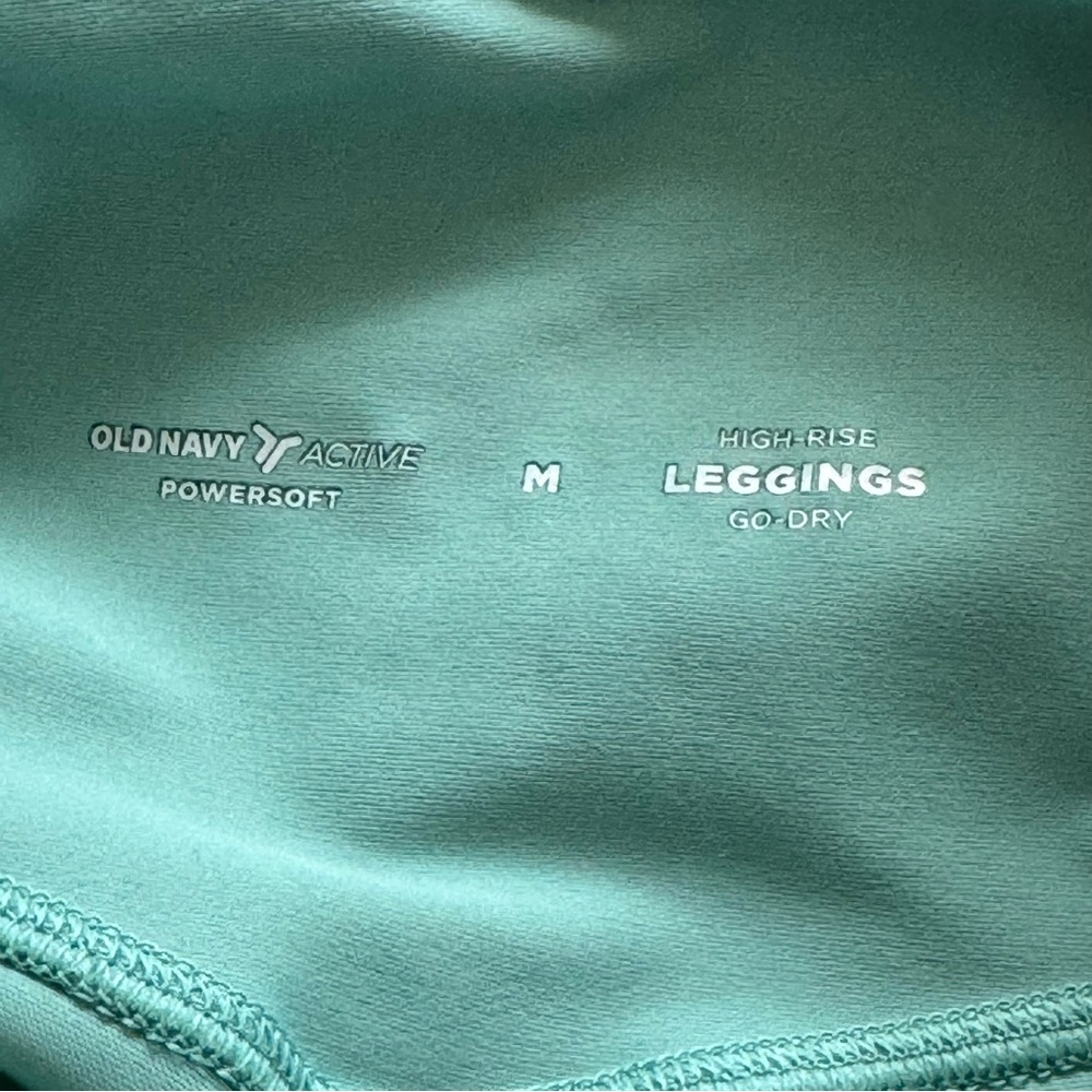 Old Navy Powersoft Capri Leggings - Picture 6 of 8